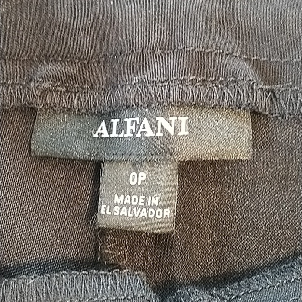 Alfani Ebony Black Capri Stretch Pants sz 0P - Picture 8 of 10